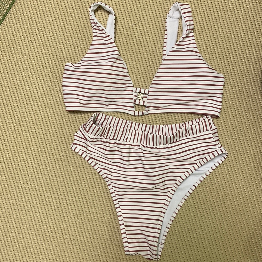 Two piece bikini in brown and white